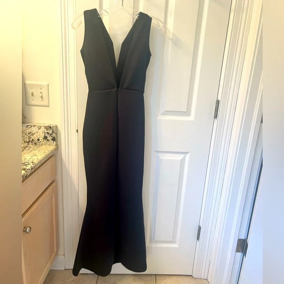 Missguided Black Sleeveless Maxi Dress - Picture 2 of 5